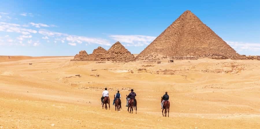 Giza: Arabian Horse Tour Around the Giza Pyramids - Meeting the Arabian horse and guide