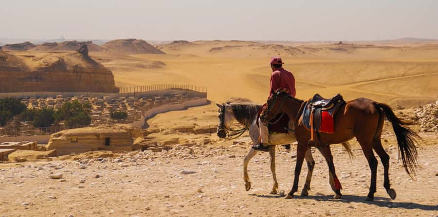 Giza: Arabian Horse Tour Around the Giza Pyramids - Riding through the Giza desert