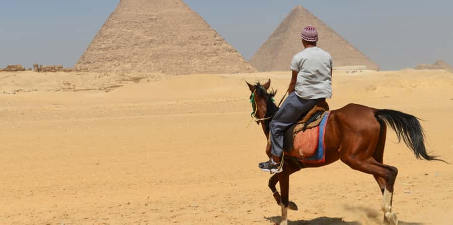 Giza: Arabian Horse Tour Around the Giza Pyramids - Hotel pickup and the trip to the stables