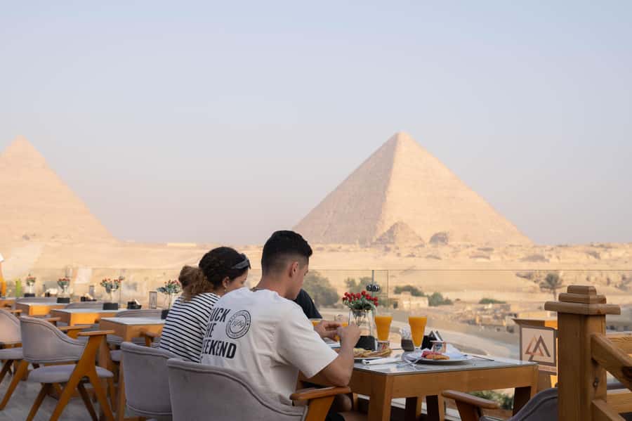 Giza: Dinner with Pyramids All Around You at Rooftop7000 - The Sound and Light Show needs careful timing