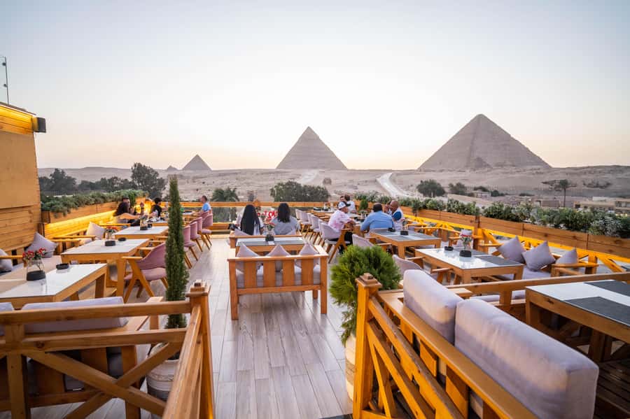 Giza: Dinner with Pyramids All Around You at Rooftop7000 - Guides, service, and the small details