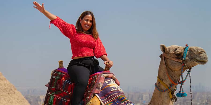 Giza: Pyramids at Sunset Guided Camel Tour - Why a sunset camel ride works well at Giza