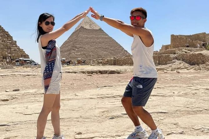Half day Giza pyramids and Sphinx tour with an Egyptologist - Khafre shows why the three pyramids are not identical