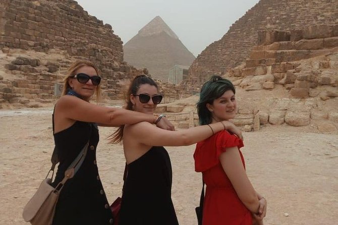 Half Day Tour To Giza Pyramids & Sphinx From Cairo Airport - Khafre’s pyramid and the Sphinx connection