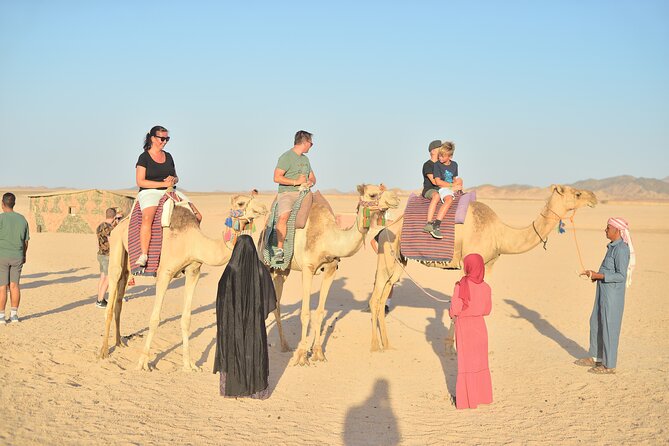 Hurghada: 4x4 Jeep Safari, Starwatching, Camel Ride & Dinner - Climbing the small mountain for sunset