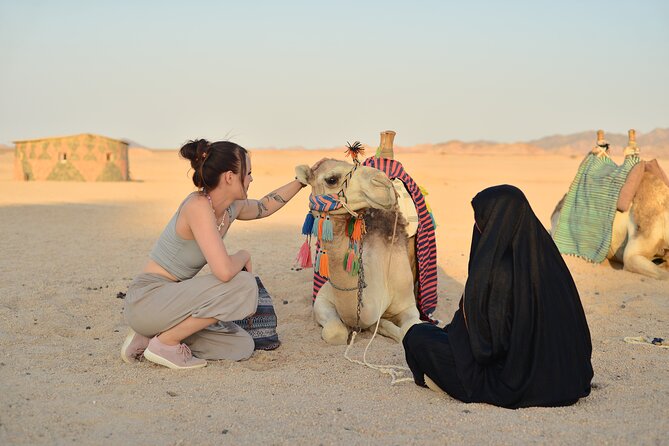 Hurghada: 4x4 Jeep Safari, Starwatching, Camel Ride & Dinner - A 4x4 ride across the stone desert
