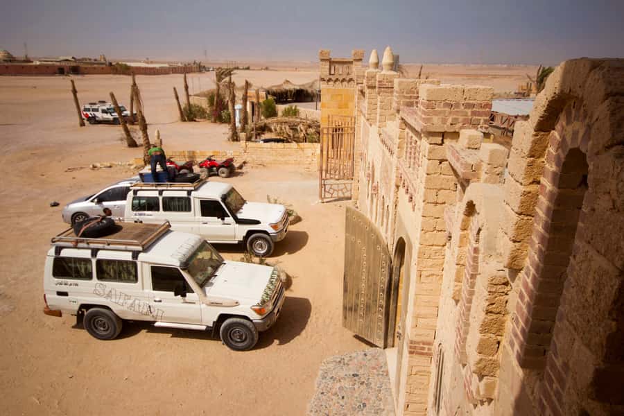 Hurghada: 6-Hour Jeep Desert Safari, Dinner, and Show - Dinner by the fire