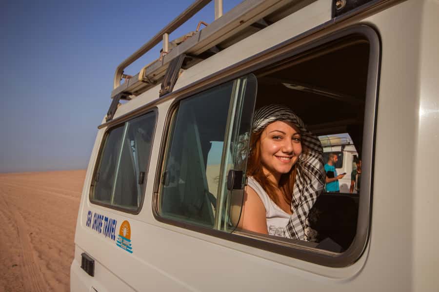 Hurghada: 6-Hour Jeep Desert Safari, Dinner, and Show - The Sahara Park evening show