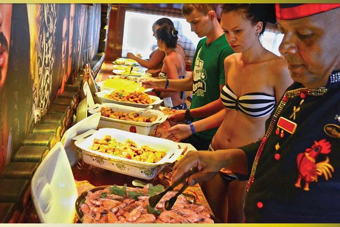 Hurghada Boat Trip to See Dolphins With Snorkeling and Lunch - What the $14 Hurghada boat trip really offers