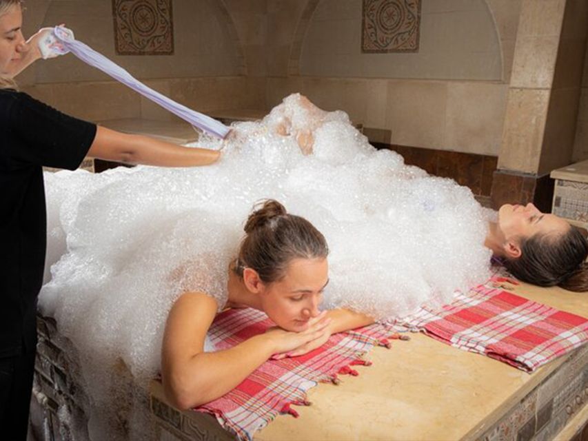 Hurghada: Cleopatra Spa and Massage - Arrival, locker rooms, and the first drink