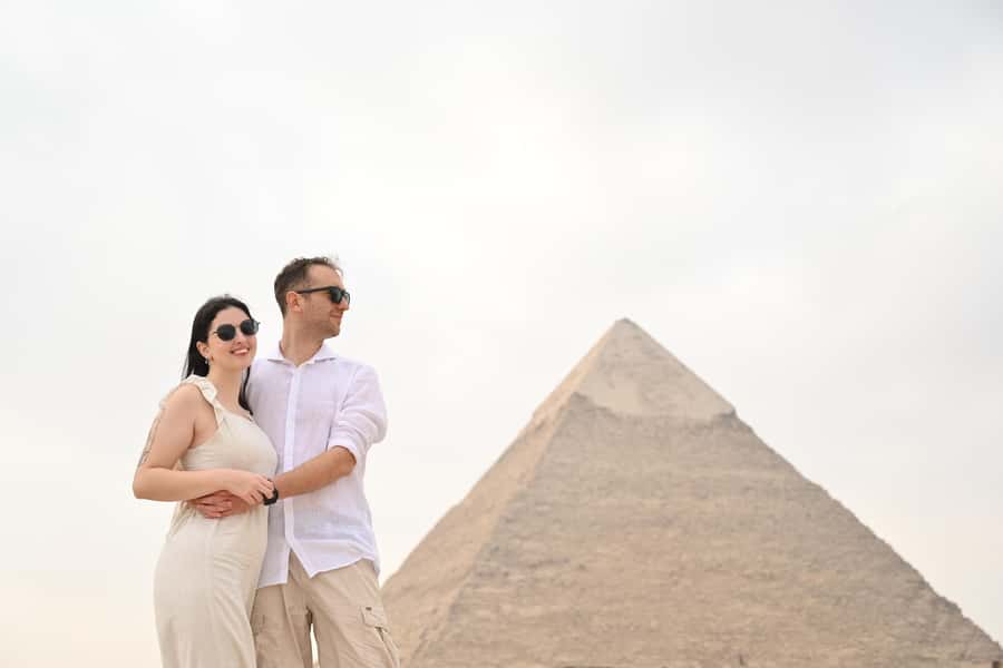 Hurghada Day Trip to Giza Pyramids, Sphinx, Museum and lunch - The Sphinx and Valley Temple in 45 minutes