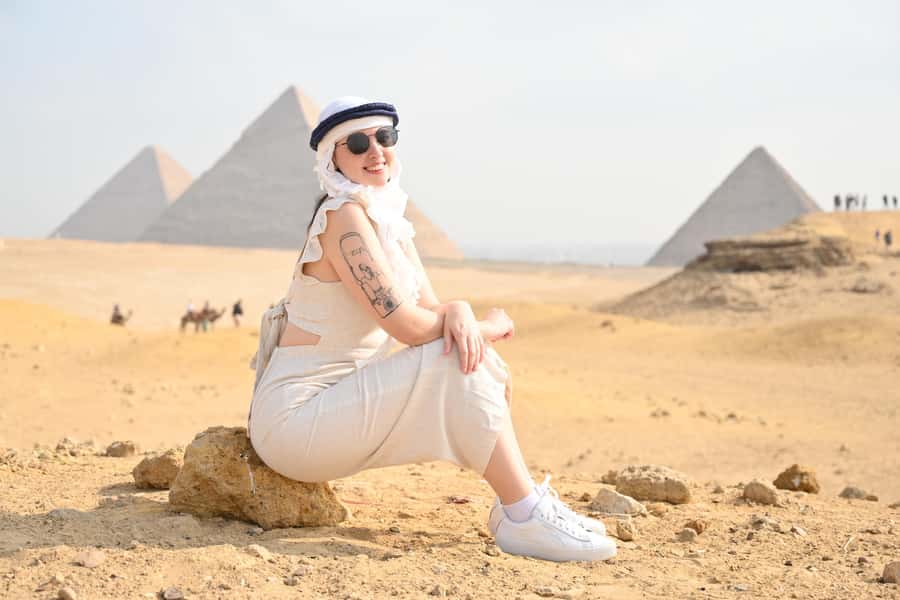 Hurghada Day Trip to Giza Pyramids, Sphinx, Museum and lunch - What the guides add to the price