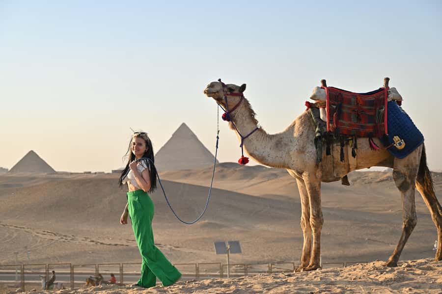 Hurghada Day Trip to Giza Pyramids, Sphinx, Museum and lunch - Two hours at the Giza Plateau