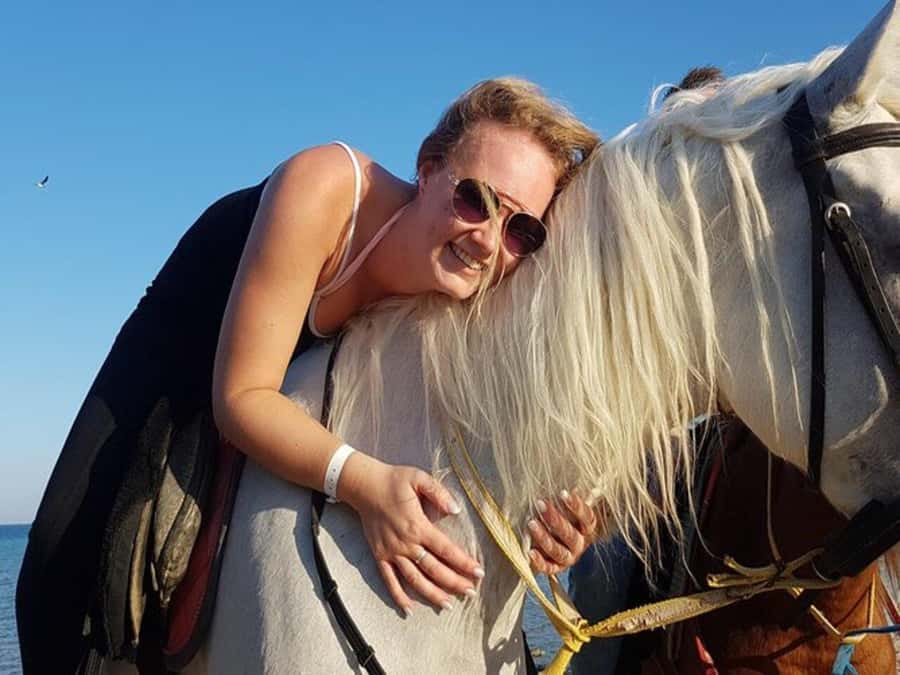 Hurghada: Desert and Sea Horseback Riding Tour with Transfer - Crossing the Hurghada desert on horseback