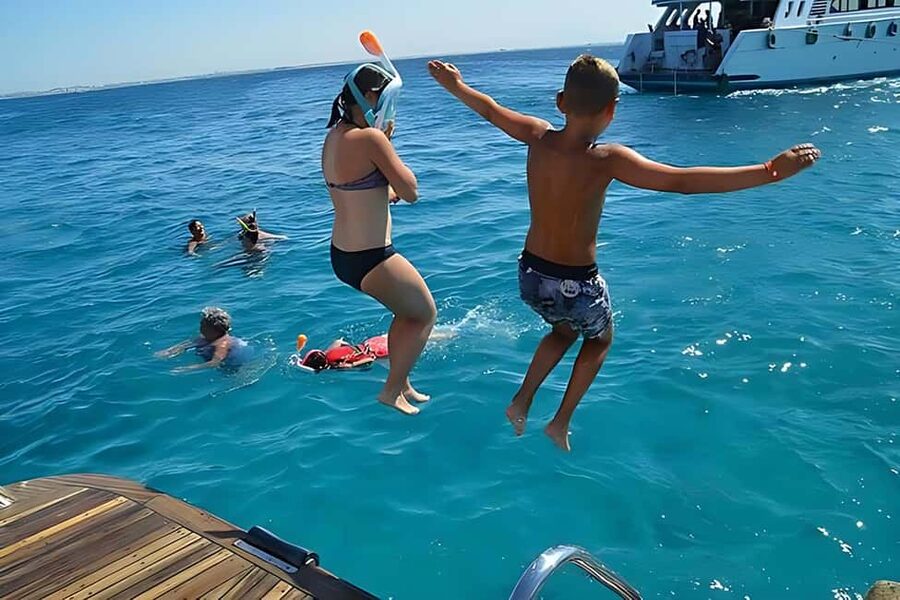 Hurghada: Dolphin Cruise with Snorkeling & Buffet Lunch - Looking for dolphins in open Red Sea water