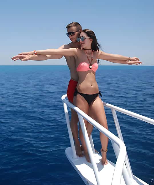 Hurghada: Dolphin Cruise with Snorkeling & Buffet Lunch - Meeting the boat at Public Beach Number 9