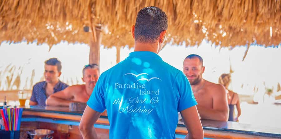 Hurghada: Giftun Islands with Snorkeling & Semi-Submarine - Beach time, lunch, and water activities
