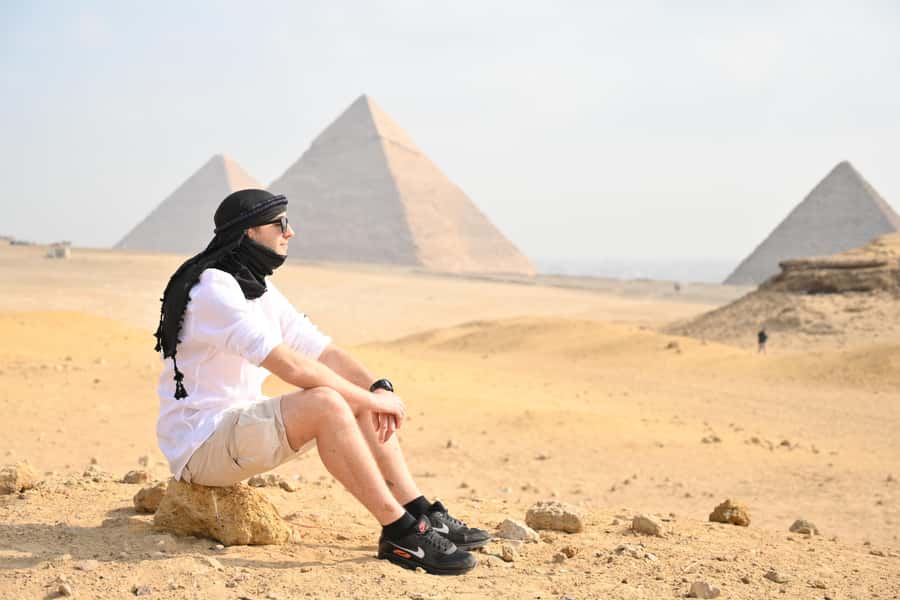 Hurghada: Giza Pyramids, Sphinx, Museum & Old Souq Day Trip - The Giza Plateau: three great sights in one stop