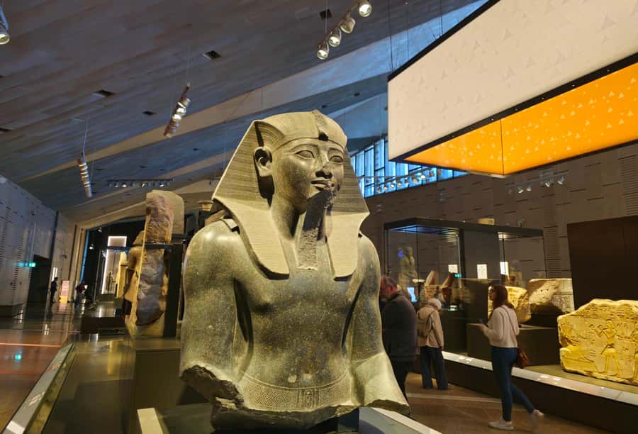 Hurghada: Grand Egyptian Museum, Pyramids & Sphinx Day Tour - The Sphinx and Valley Temple in 45 minutes