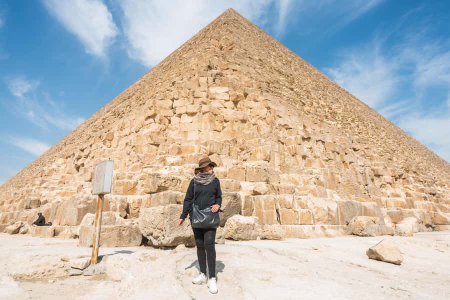 Hurghada: Grand Egyptian Museum, Pyramids & Sphinx Day Tour - Egyptian lunch in Giza