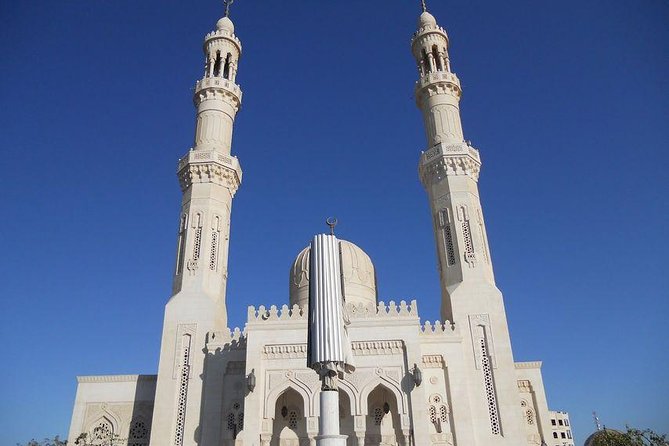 Hurghada: Guided City Highlights Tour with Shopping Stops - The fish market: Hurghada at work