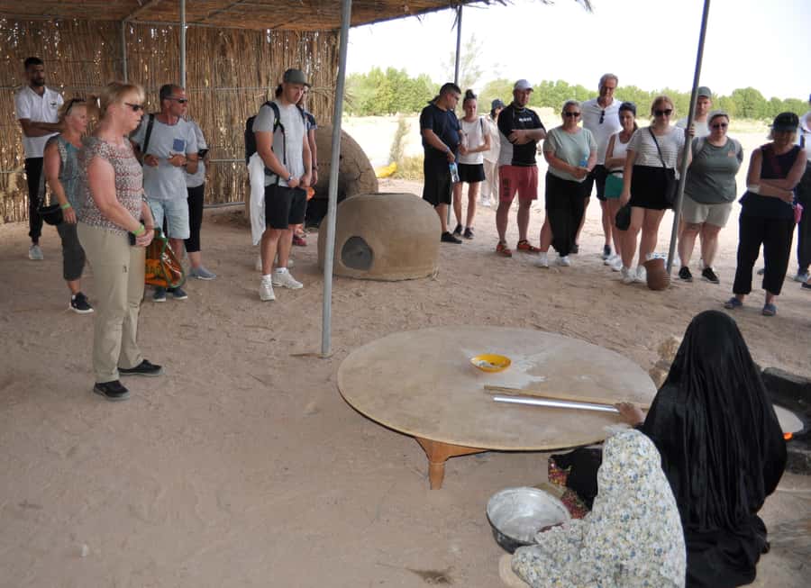 Hurghada: Horse Ride, BBQ Dinner, and Stargazing - Sunset at the oasis and a filling BBQ dinner