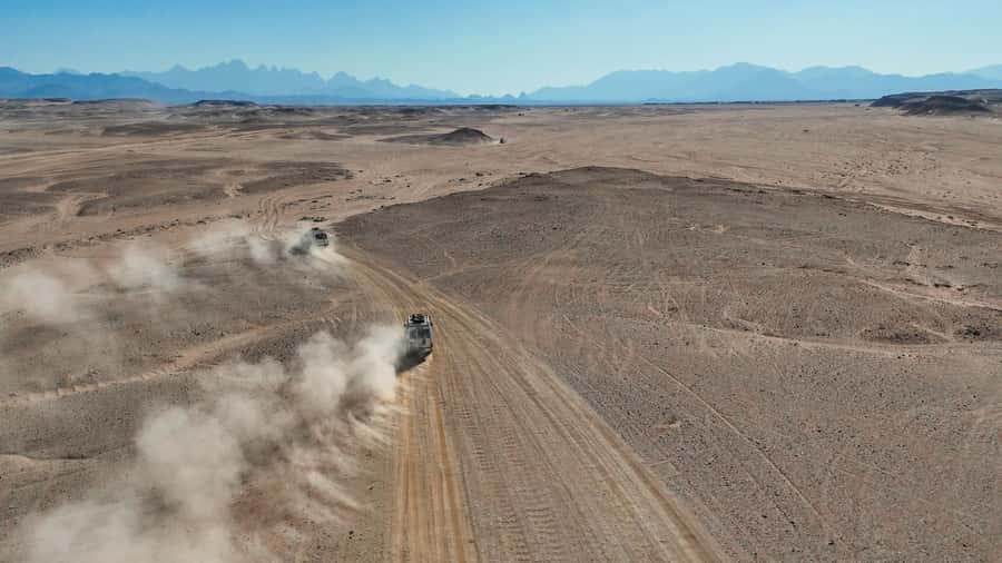 Hurghada: Jeep Safari with Camel Ride, Dinner and Show - The return ride and desert sunset