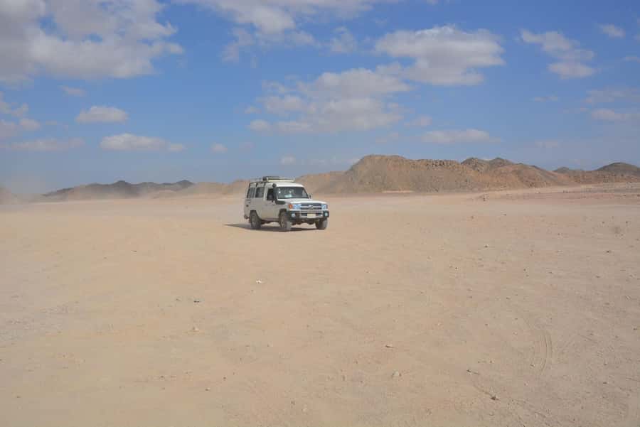 Hurghada: Jeep Safari with Camel Ride, Dinner and Show - Starting with a welcome drink and safety briefing