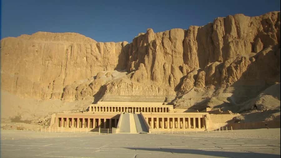 Hurghada: Luxor Highlights & King Tut Tomb Tour with Lunch - Karnak Temple and the power of the Theban Triad