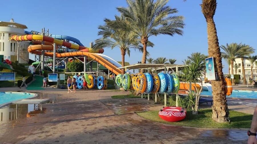 Hurghada: Makadi Water World with Lunch & Transfers - The practical details that can save your feet