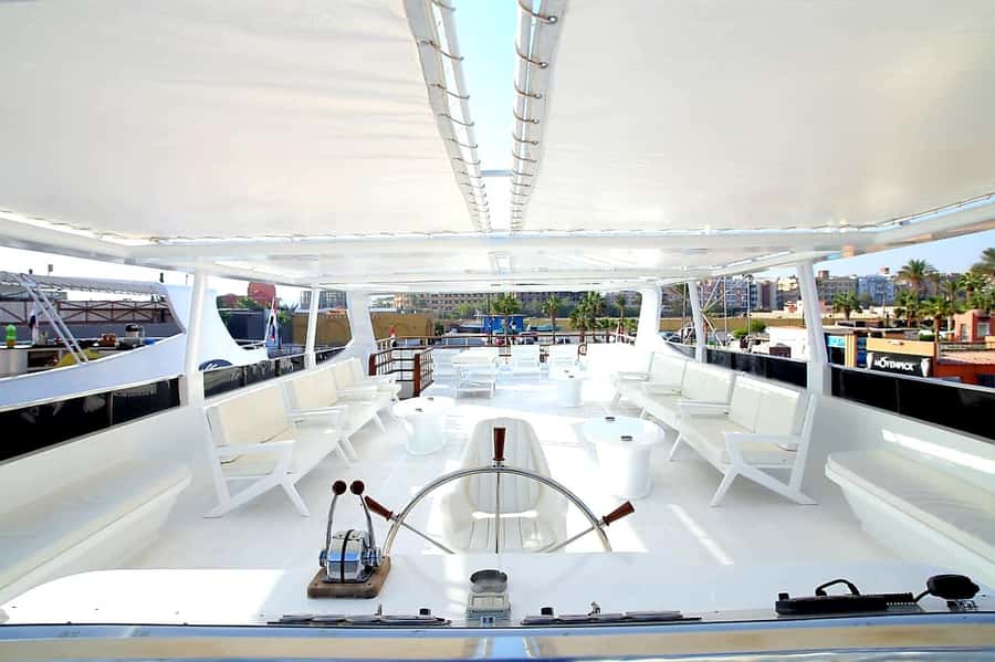 Hurghada: Orange & Giftun Island Cruise with Massage & Lunch - Small Giftun snorkeling: your first look below the surface