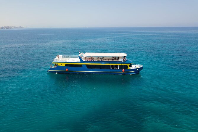 Hurghada Paradise Conquest Semi Submarine Snorkeling Trip - How crowded is the boat?