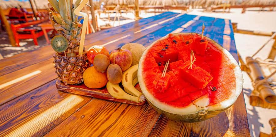 Hurghada: Paradise Island Yacht Cruise, Lunch & Snorkeling - Snorkeling in clear water with a guide nearby