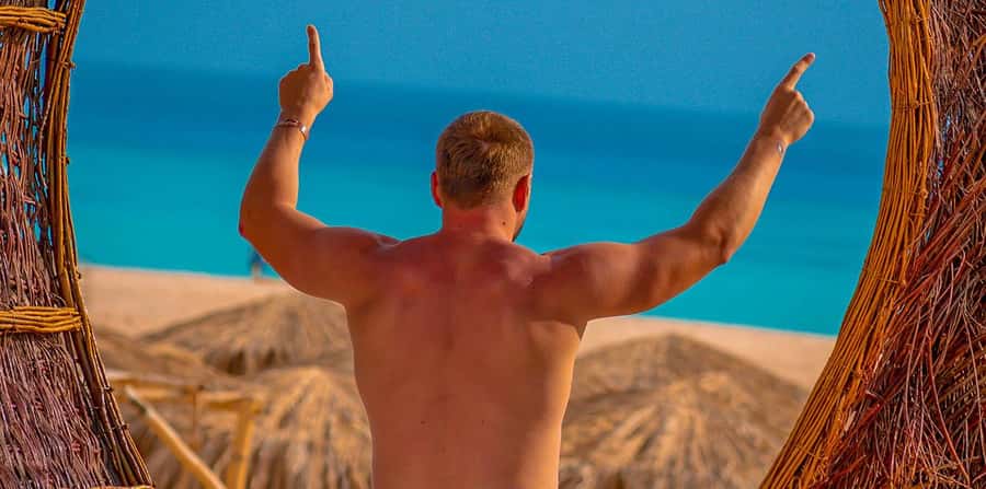 Hurghada: Paradise Island Yacht Cruise, Lunch & Snorkeling - Paradise Island beach time: pretty, comfortable, and not deserted