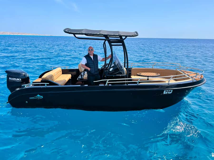 Hurghada: Private Speedboat Adventure with Snacks & Pick-up - Why a private speedboat beats a large cruise