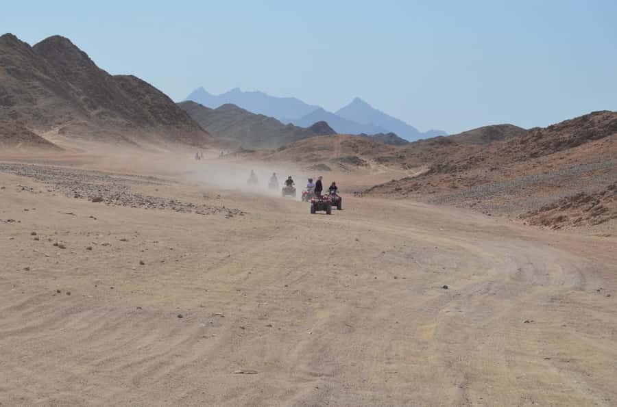 Hurghada: Red Sea Desert Quad Biking Tour & Sand Mountain - The halfway stop: water, photos, and a chance to reset