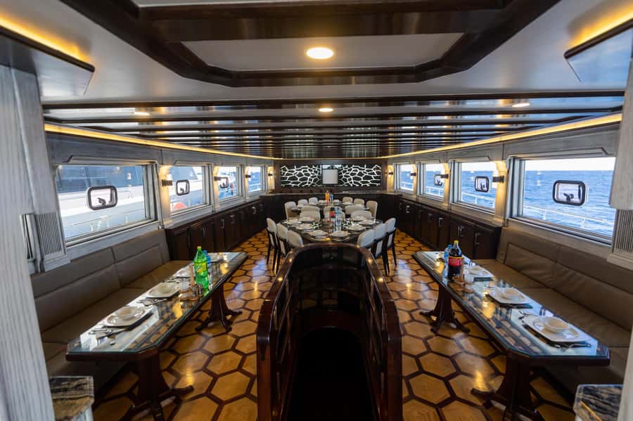 Hurghada: Royal Luxury VIP Cruise to Orange Bay with Lunch - Small Giftun and the first reef session