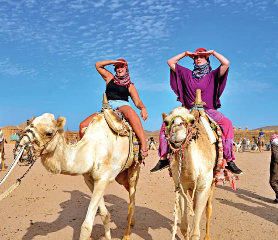 Hurghada: Safari Jeep & Camel Ride with BBQ Dinner & Show - A five-minute camel ride, with realistic expectations