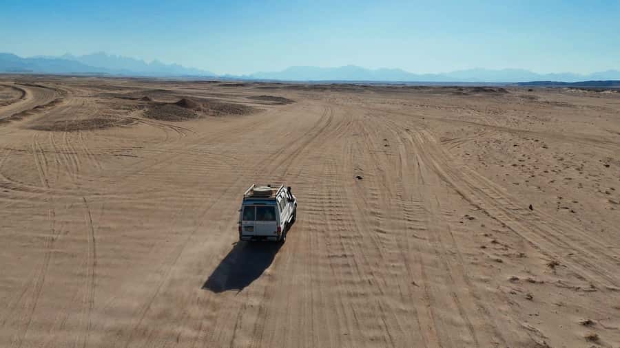 Hurghada: Star Stargazing Desert Adventure by Jeep & Dinner - Leaving Hurghada for 17 kilometers of desert driving