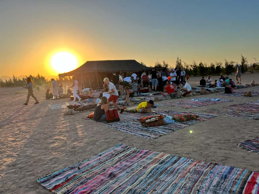 Hurghada: Sunset Camel Ride with Dinner - How the guides shape the evening