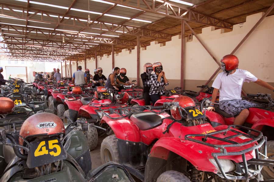 Hurghada: Sunset Quad Bike, Camel w/ Opt Stargazing and BBQ - The five-minute camel ride and photo stop