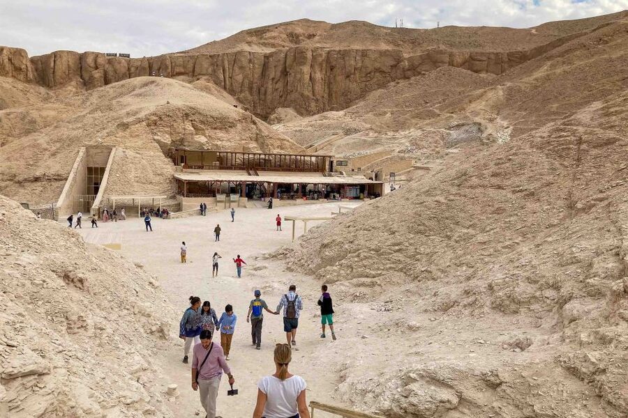 Hurghada: Valley of Kings Hatshepsut & Karnak Luxor Day Trip - Guides, transport, and the human side of the day