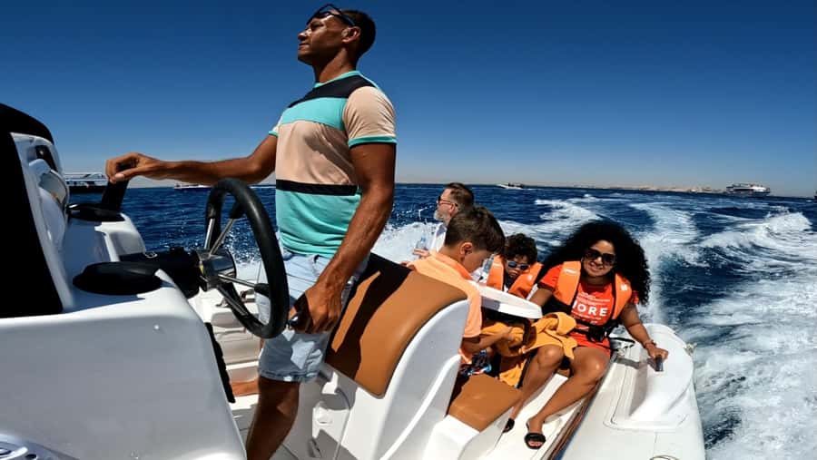 Hurghada: White Island Speedboat Tour, Snorkeling, & Lunch - Leaving Hurghada for the Giftun Islands
