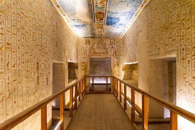 Luxor Day Tour from Hurghada - A short stop at the Colossi of Memnon