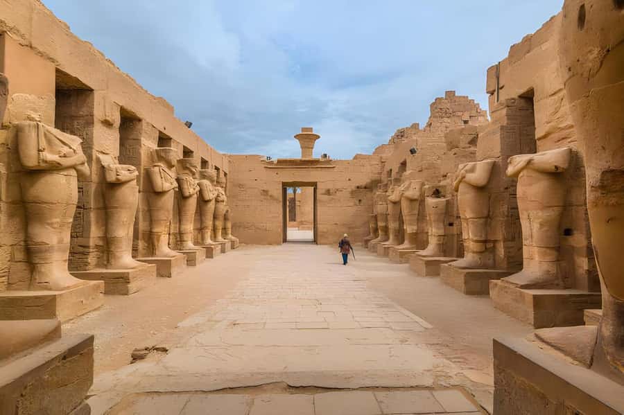 Luxor Day Trip from Hurghada Small Group & Tutankhamun Tomb - The minivan ride from Hurghada or Safaga