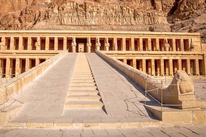 Luxor : Full Day Tour to Luxor West and East Banks & Lunch - Colossi of Memnon: a short stop with a huge view