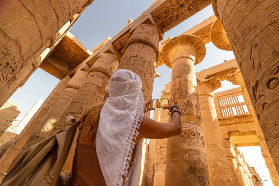 Luxor: Half-Day Tour to Karnak & Luxor Temples - Seeing Luxor Temple beside modern life