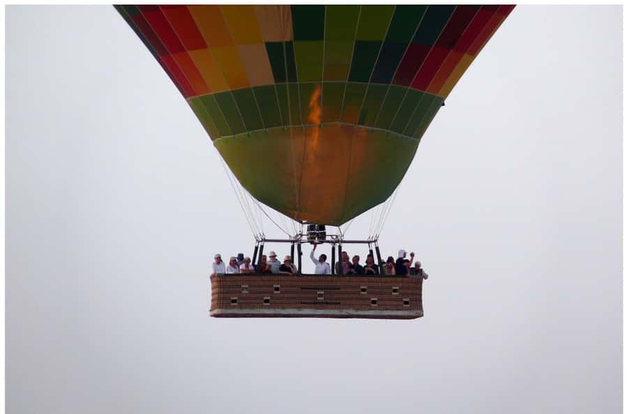 Luxor: Hot Air Balloon Ride Over Temple of Hatshepsut - Watching the balloon come alive