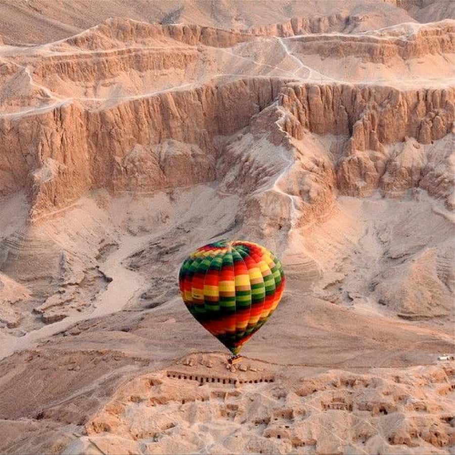 Luxor: Hot Air Balloon Ride over the Valley of the Kings - Coffee, tea, and the launch preparation