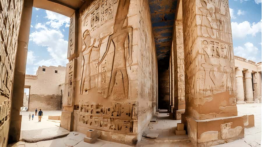 Luxor: Medinet Habu, Deir el-Medina & Valley of Queens Tour - Deir el-Medina and the people who built the tombs